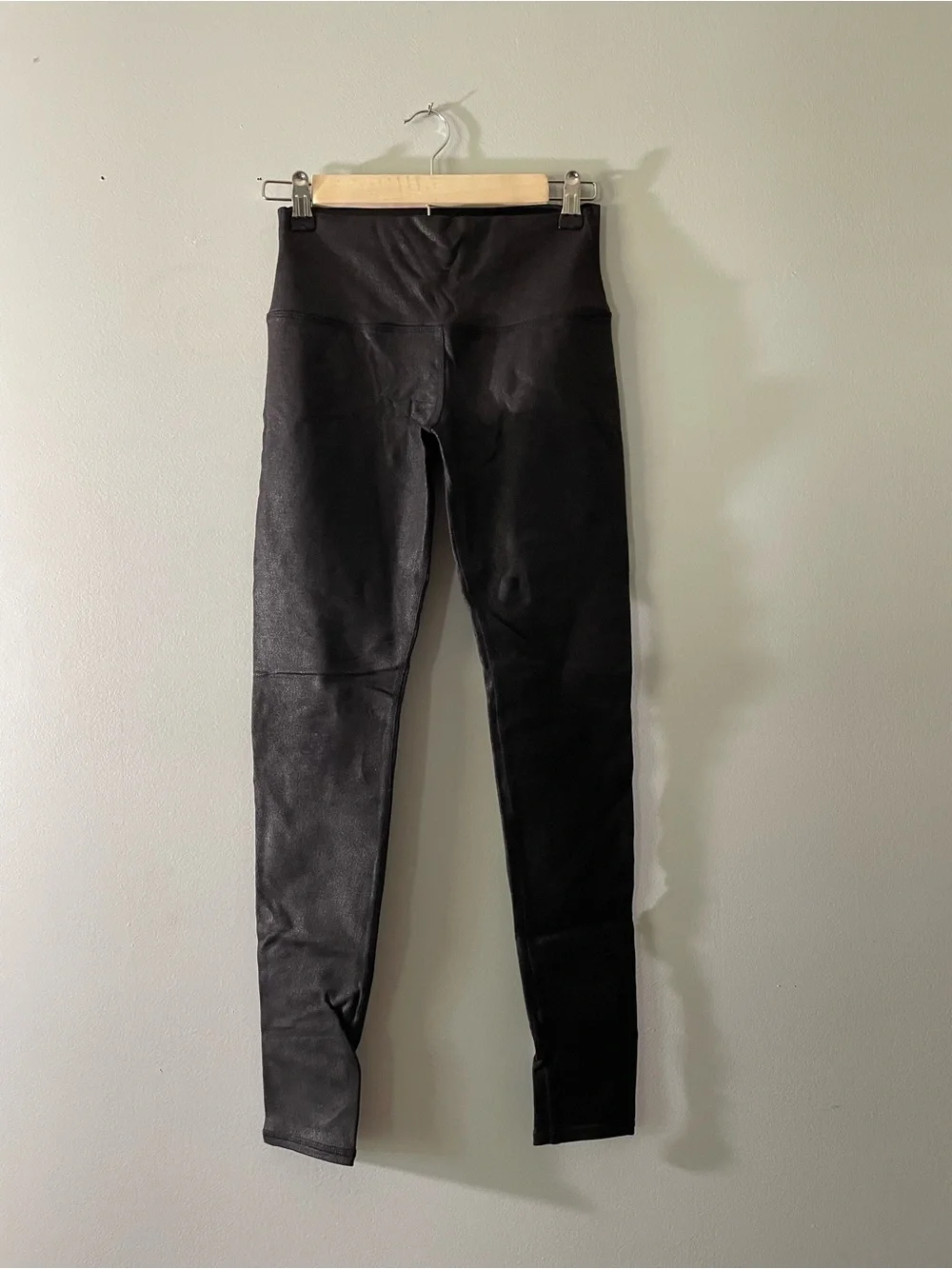 Alo Yoga High-Rise Shimmer Black Leggings